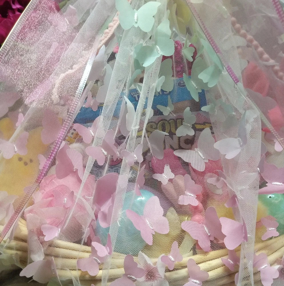 Pink Floral custom gift baskets with pink 🎀 ribbon and pop out🦋.